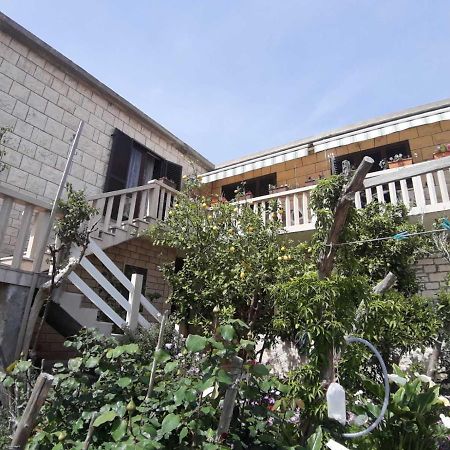 Apartmani Luce Sumartin Buitenkant foto